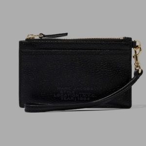 Marc Jacobs THE LEATHER TOP ZIP WRISTLET